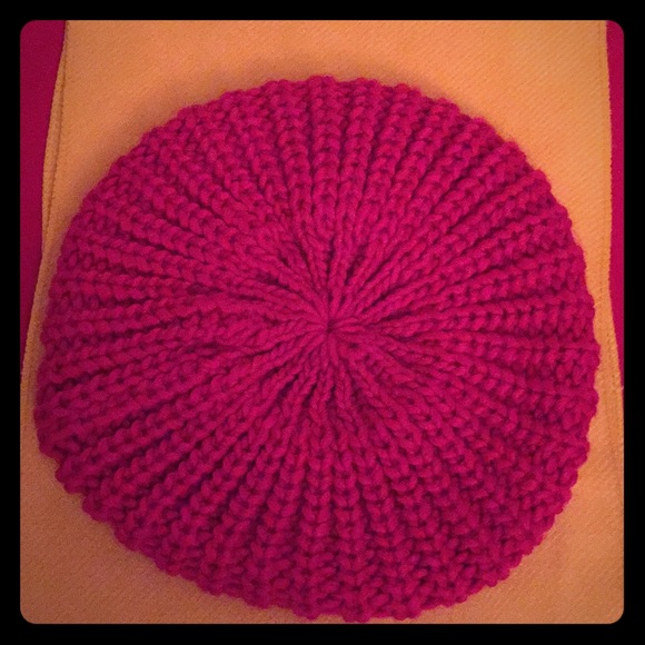 ONLY 1! Red Knit Beanie/Beret - Picture 6 of 8